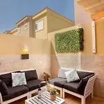 Velas 37 بيت للعطل ميلونيذاس