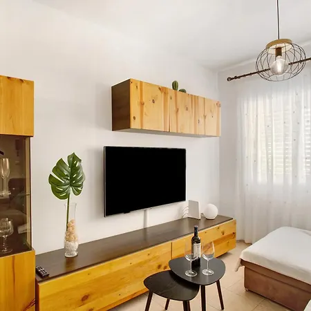 Vakantiehuis Velas 37 *